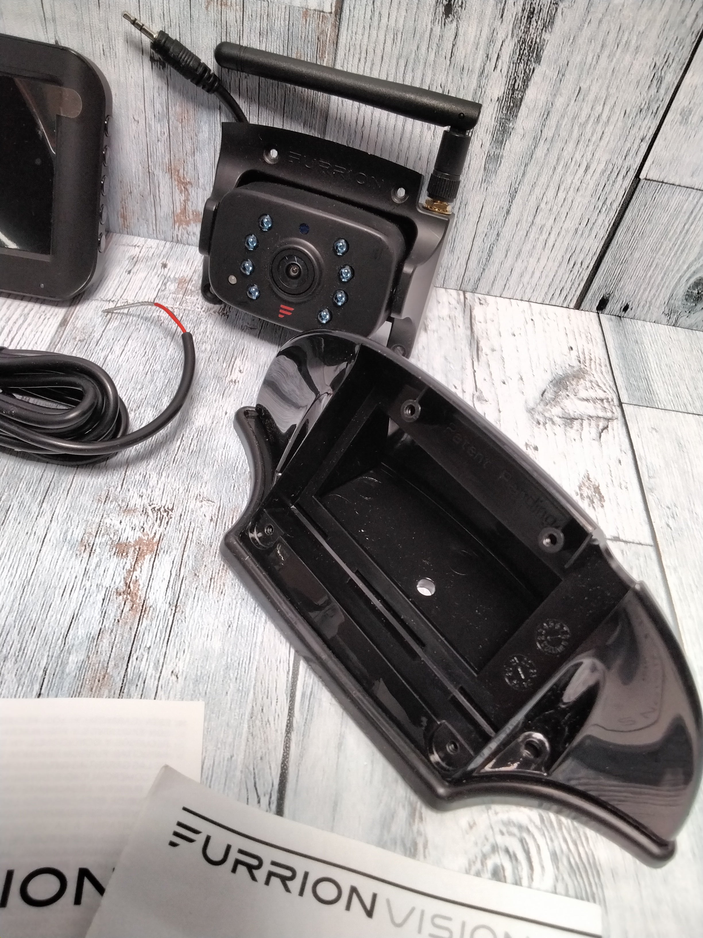 Furrion Vision S 4.3 Inch Wireless RV Backup System with 1 Rear Sharkfin Camera (7896729518318)